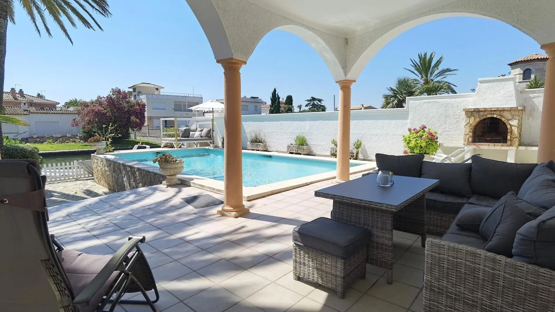 Leon Inmo Villa Carla - 12209 Empuriabrava Spanje